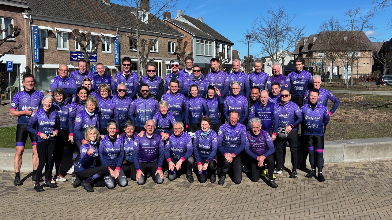 Groepsfoto leden RTC Prinsenbeek in clubtenue
